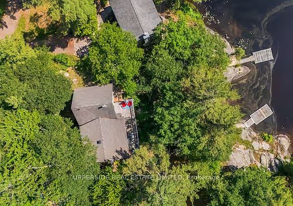 5th image of 1040 Oak Rd