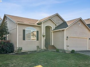 664 SE 10th St, Troutdale, OR 97060