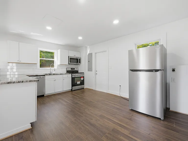 302 Marlin Dr — Photo 4