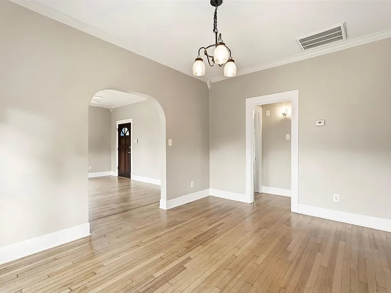 2223 Singleton St — Photo 10