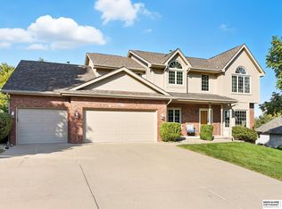 808 W Centennial Rd, Papillion, NE 68046