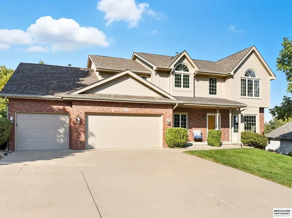 808 W Centennial Rd, Papillion, NE 68046