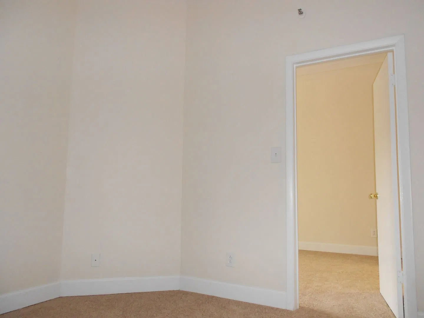 131 E Broad St — Photo 3
