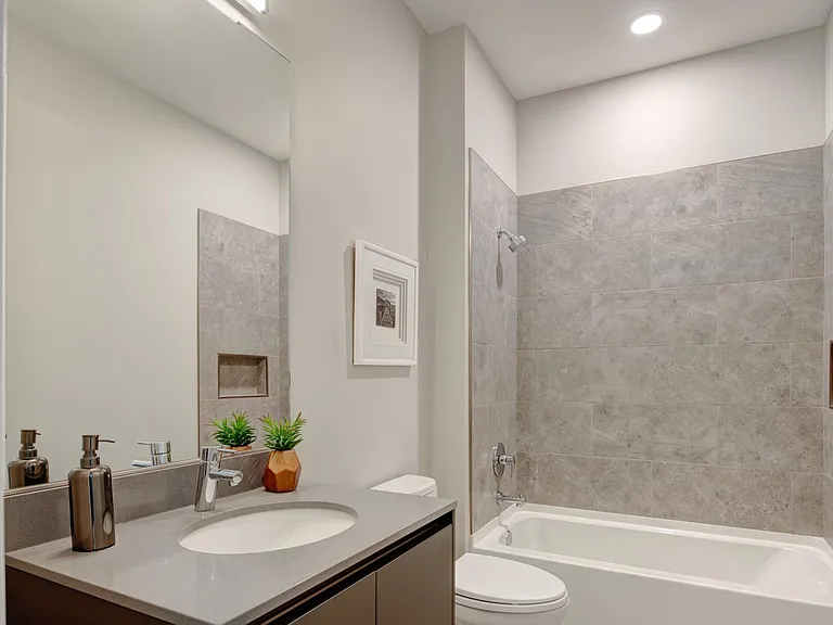 THE RHONE featuring the Saone Penthouse Collection — Photo 34