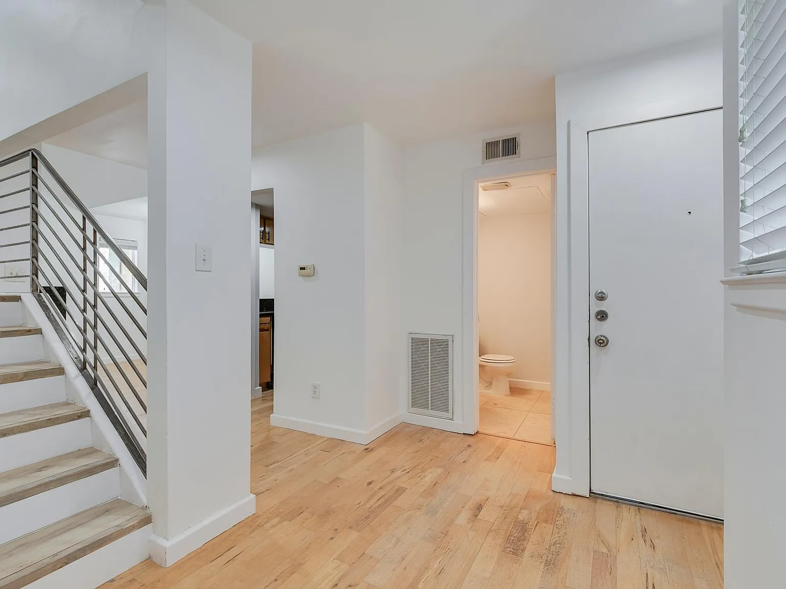 1 bed, 1.5 bath, 1208 sqft, $1,850 — Photo 3