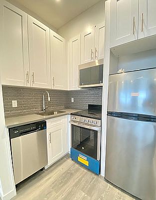3rd image of 1707 Park Pl #1R