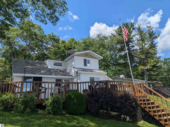 847 S Crescent Ave, Au Gres, MI 48703