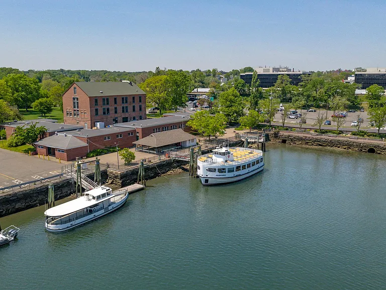 Summertime Ferry Services to Town Island Beaches