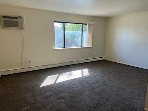 1633 Gaylord Ave — Photo 3