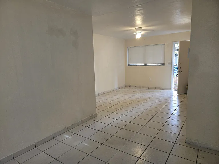 1560 NE 111th St #3 — Photo 5