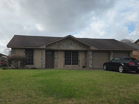 3rd image of 13918 Bretagne Dr