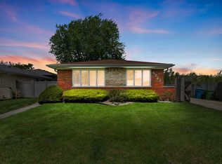 5712 W 102nd St, Oak Lawn, IL 60453