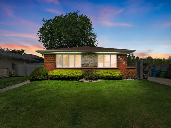 5712 W 102nd St, Oak Lawn, IL 60453
