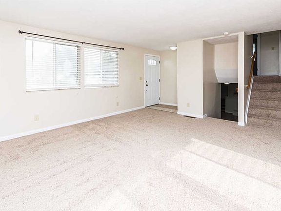 2nd image of 83 Surrey Ct