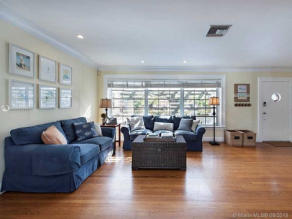 5th image of 325 NE 96th St