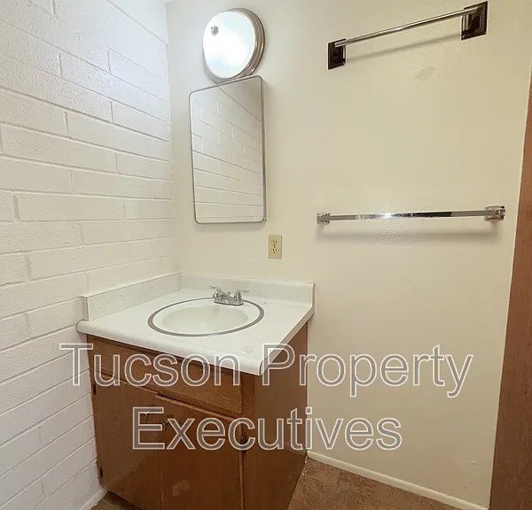 4239 E Lee St — Photo 5