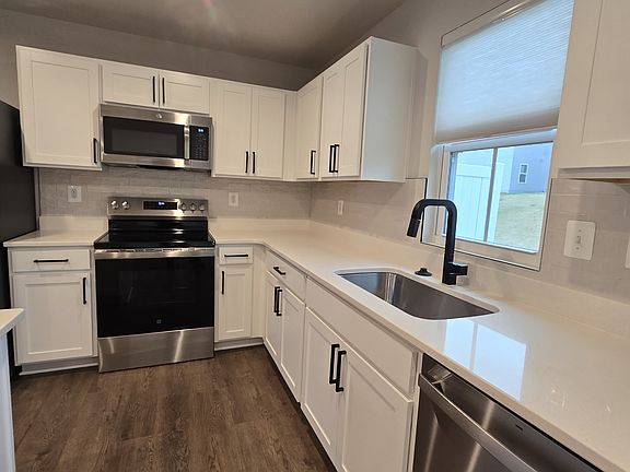 4th image of 3048 Silver Birch Ln