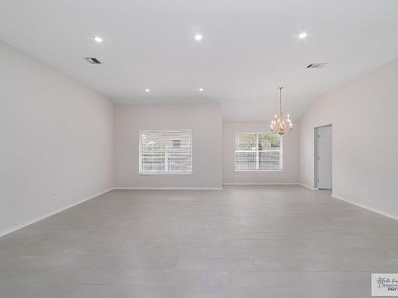 3rd image of 3602 Chablis Dr