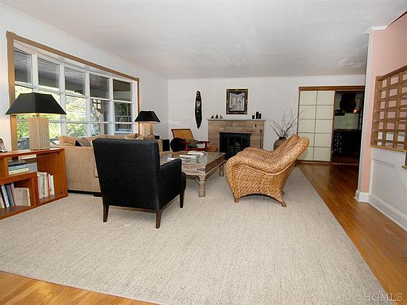 5th image of 327 Weaver St