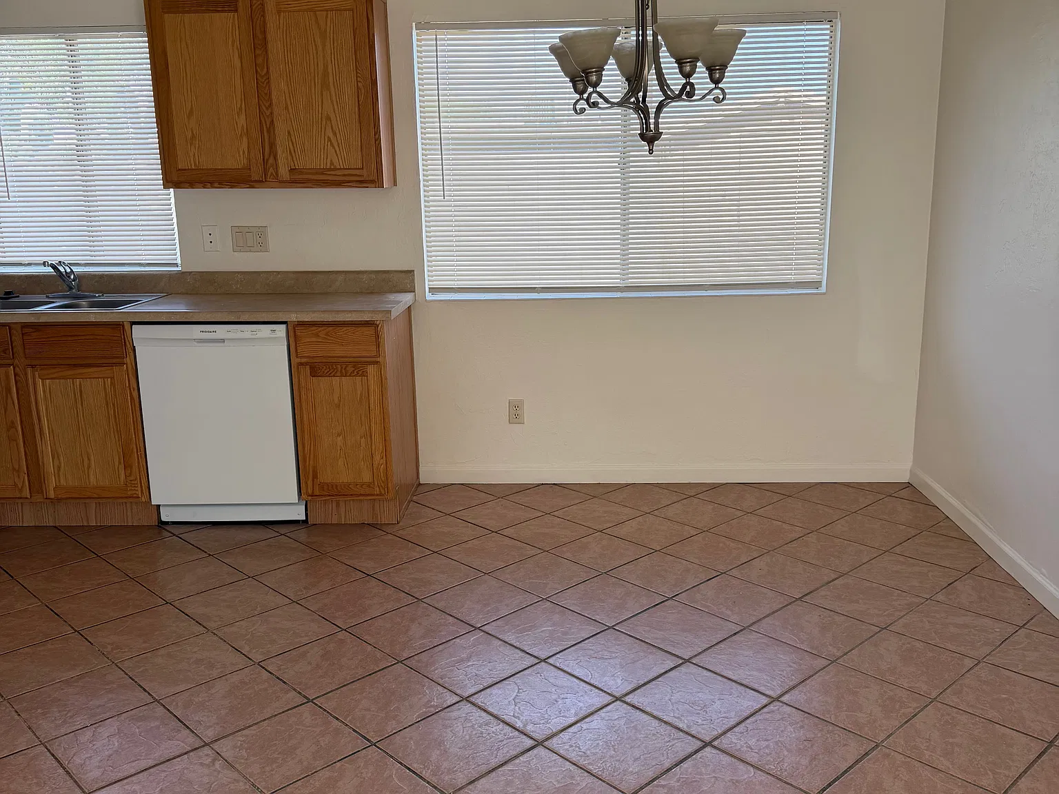 2 bed, 828 sqft, $1,350 — Photo 4