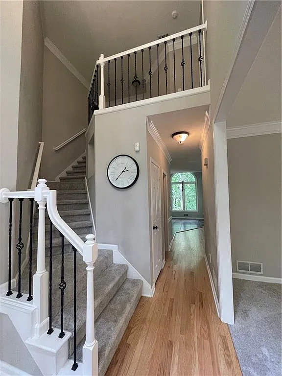 4 bed, 2.5 bath, 2595 sqft, $3,000 — Photo 2