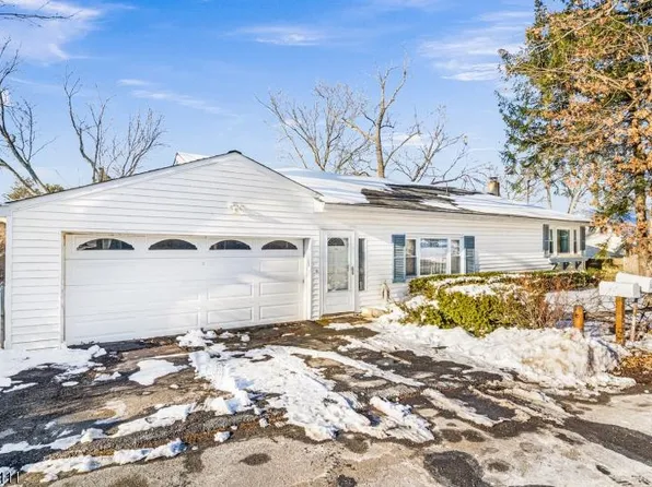 149 Lake Dr, Stanhope, NJ 07874