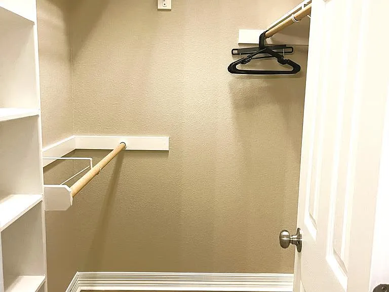 120 E Sunset Dr — Photo 37