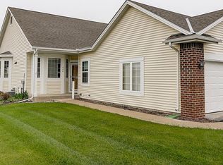 996 Niagara Ct, Port Washington, WI 53074