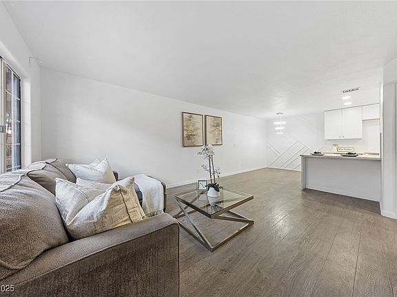 4th image of 1620 N Torrey Pines Dr Unit 103