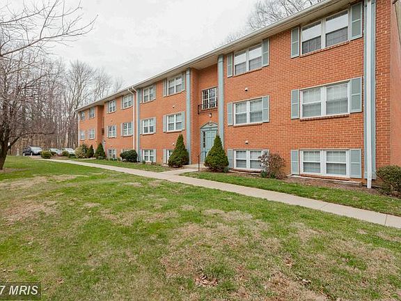 2nd image of 202 Crocker Dr Unit B