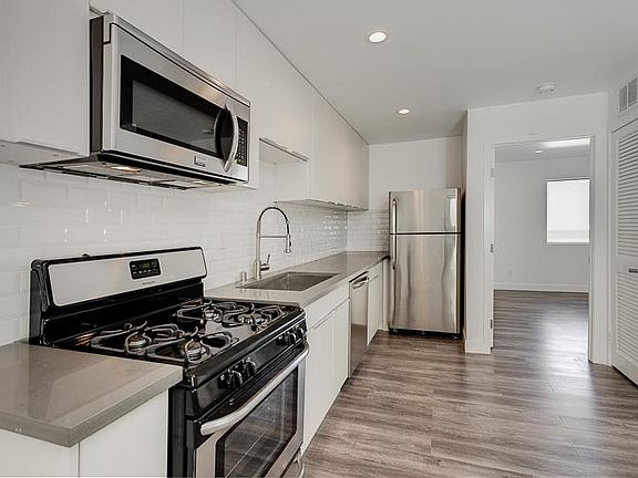 3rd image of 826 Wilcox Ave APT 103