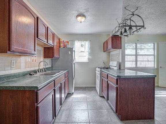 3rd image of 10401 Ponderosa St