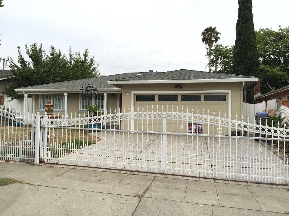 1st image of 3216 Coldwater Dr