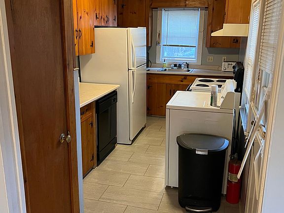 3rd image of 7 Seabreeze Ave #7