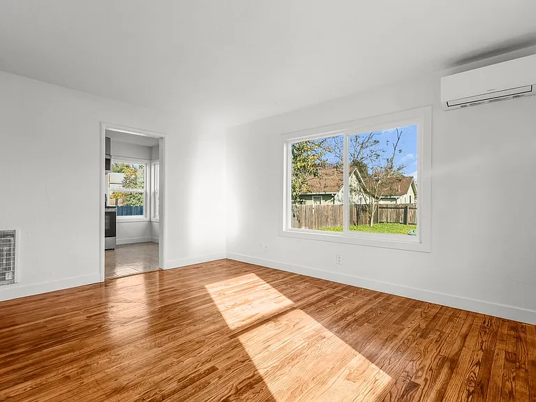 1623 Magnolia Ave — Photo 3