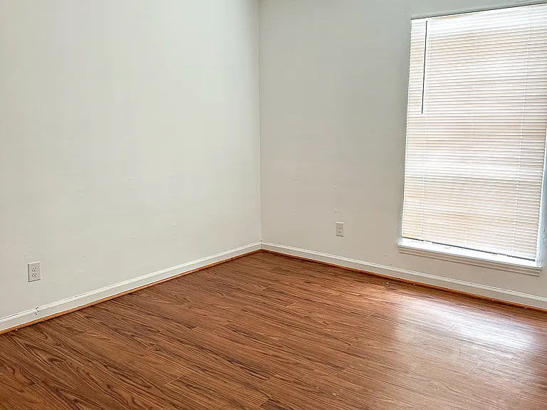 5425 Two Moons Dr — Photo 3