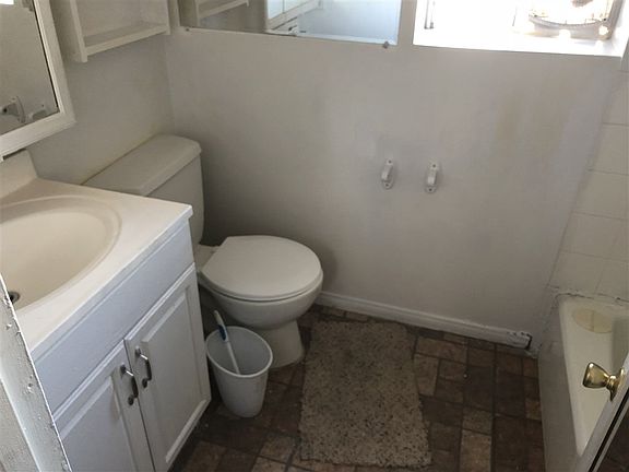 5th image of 8246 Orchard Ave