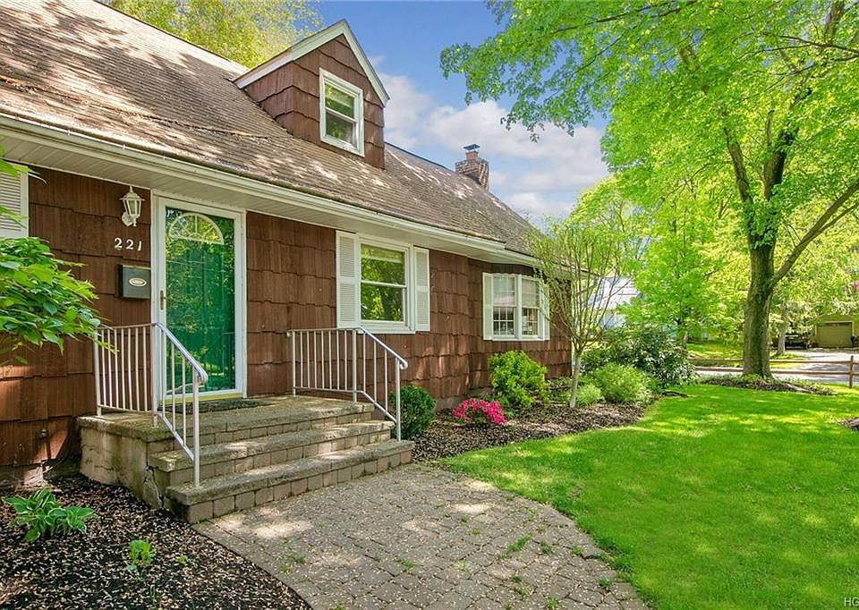 1st image of 221 Cardean Pl