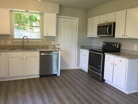 4th image of 3807 Tamarron Ln