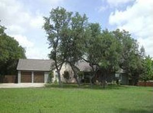 141 Royal Oaks Rd, Kerrville, TX 78028