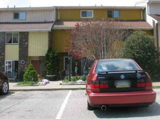 1568 Creekside Rd, Whitehall, PA 18052