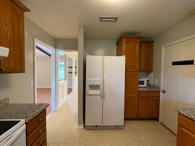 105 Kingston Dr — Photo 7