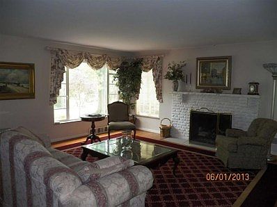 3rd image of 855 Pondway St