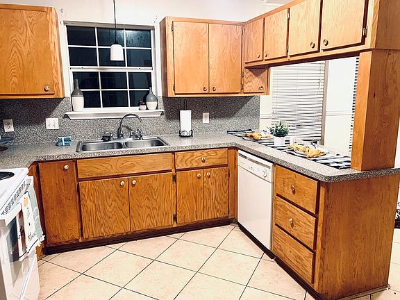 3rd image of 2984 Benton Dr