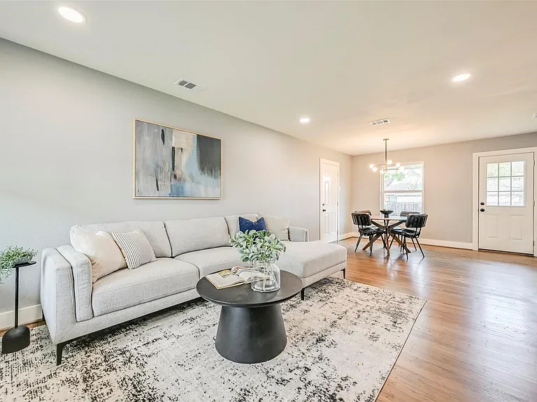 2729 Lockhart Ave — Photo 6