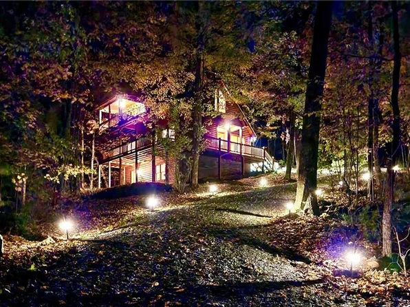 373 Moss Ln, Blue Ridge, GA 30513