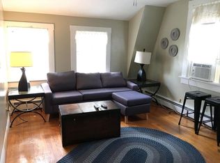 7 Pleasant St, Bristol, RI 02809