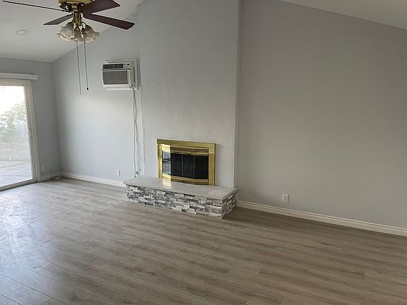 3rd image of 16351 Rochlen St