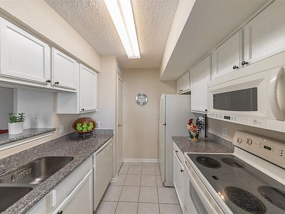 5th image of 12550 Whittington Dr #9/901