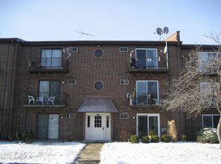 4018 Bonhill Dr APT 1A, Arlington Heights, IL 60004